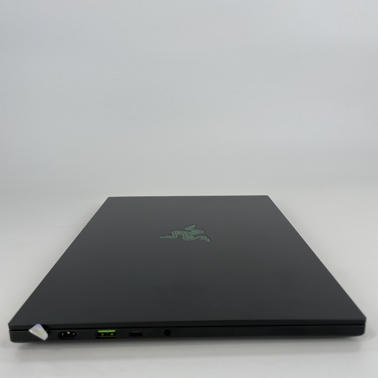 Razer Blade 14 120Hz QHD+ Ryzen AI 9 365 32GB 1TB SSD RTX 5070 Very Good