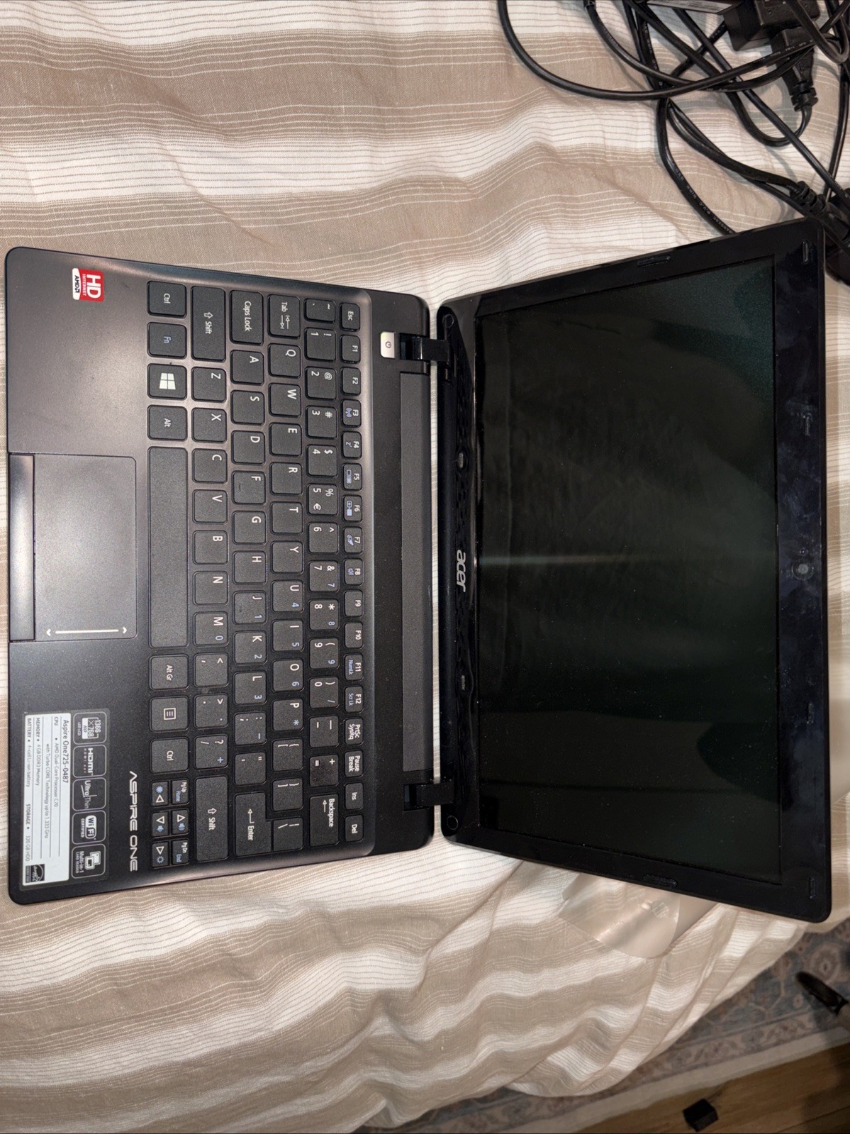 Acer Aspire One 725-0487 11.6” Netbook AMD C-70 4GB RAM 320GB HDD – As-Is