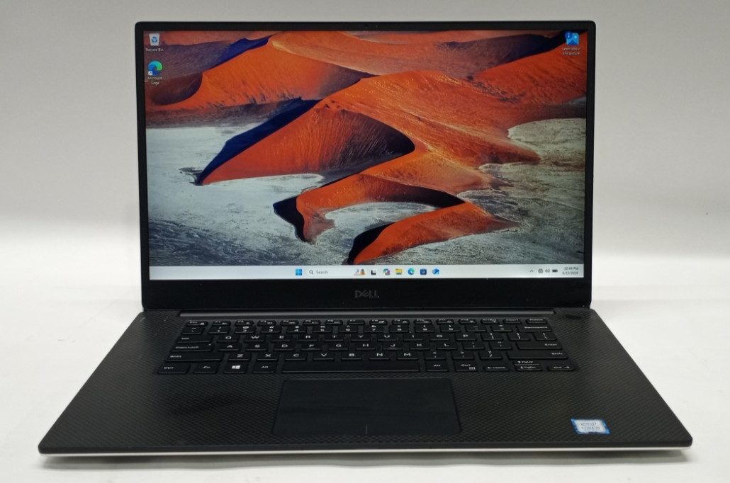 DELL XPS 15 7590 15.6″FHD i5-9300H@2.40GHz 8GB RAM 256GB NVMe WIN 11 Pro WH761*!