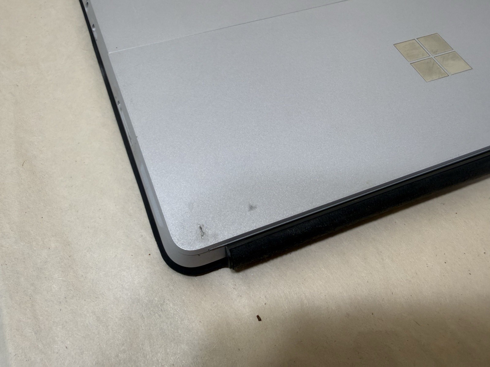 Microsoft Surface GO Tablet + Keyboard 1824 / Pentium 4415Y / 4GB RAM / 64GB SSD