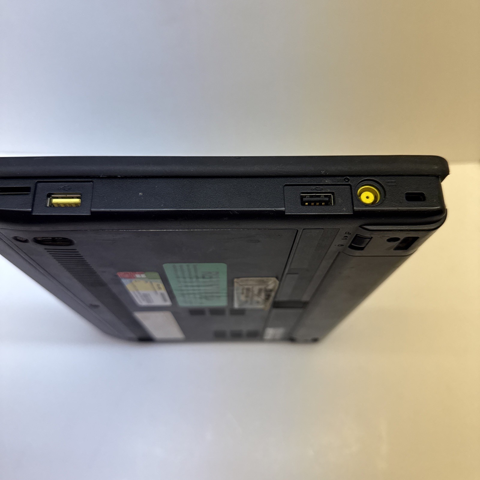 LENOVO THINKPAD x130e AMD 4GB RAM – Bad Screen Backlight – Powers On – As Is –