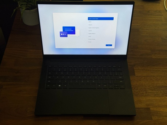 Razer Blade 14 Gaming Laptop AMD Ryzen 9 7940HS CPU – GeForce RTX 4070 – 2TB SSD