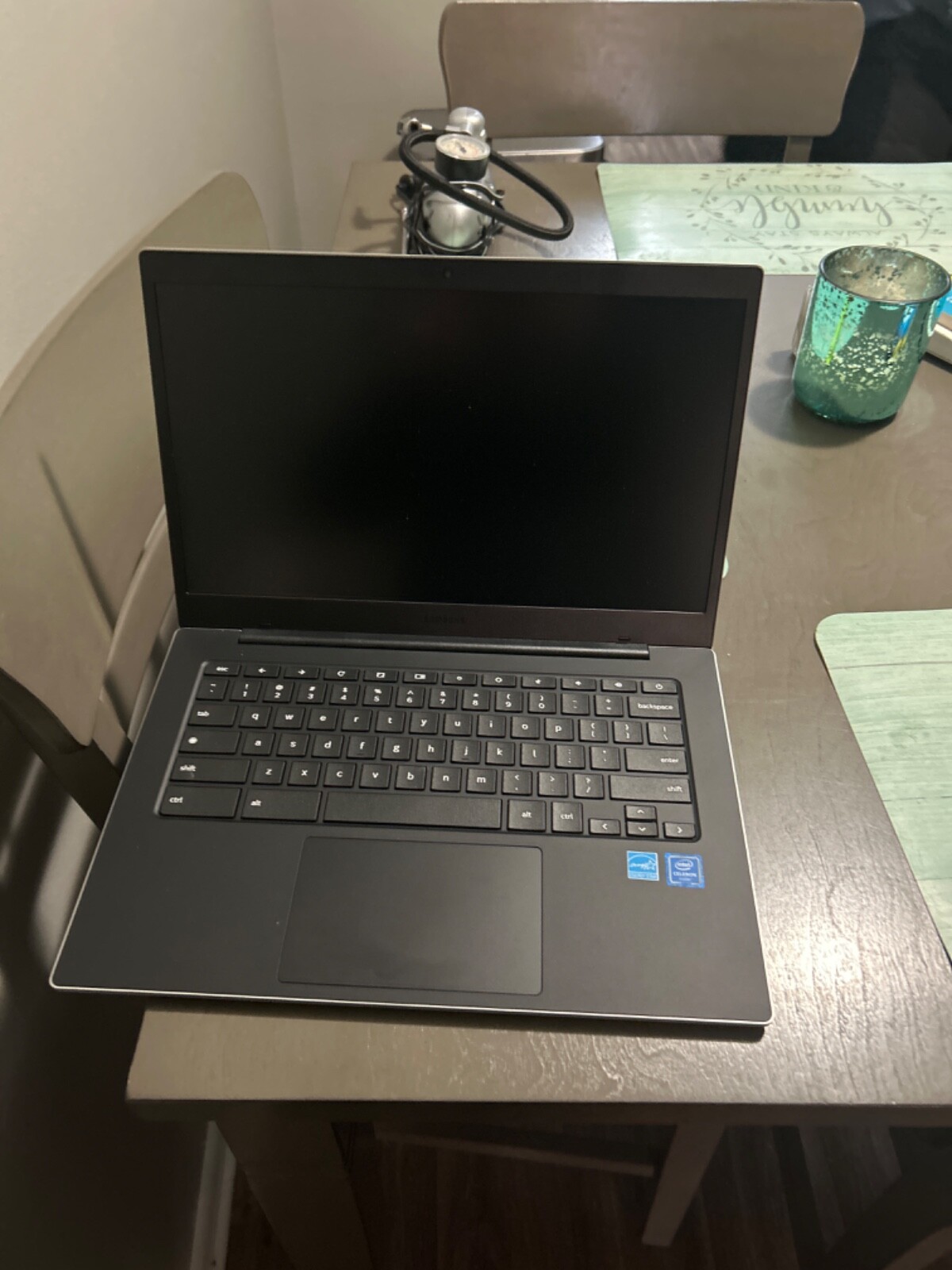 Samsung Galaxy Book Go 14″ (128GB eUFS, Qualcomm Snapdragon 7c 2nd Gen., 2.55…