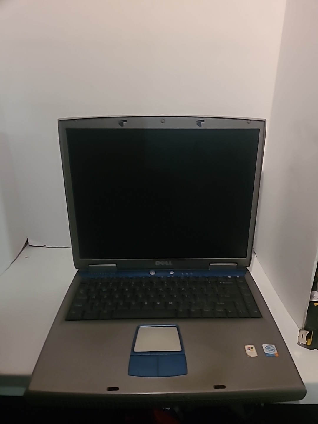 DELL INSPIRON 5100 – FOR PARTS – INTEL PENTIUM 4 – 512MB RAM –