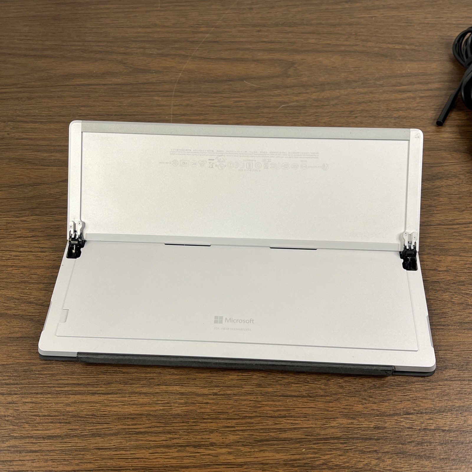 Microsoft Surface Pro 4 1724 i5-6300U 2.40GHz 8GB RAM 256GB Windows 11 Pro *READ