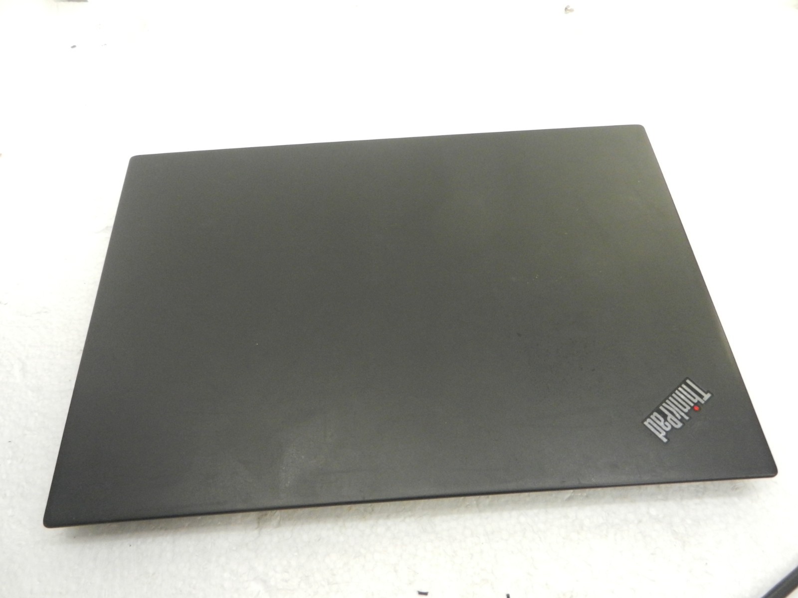 Lenovo ThinkPad T490s 14″ Core i7-8565U @ 1.8GHz 8GB RAM NO HDD/SSD NO OS Fair