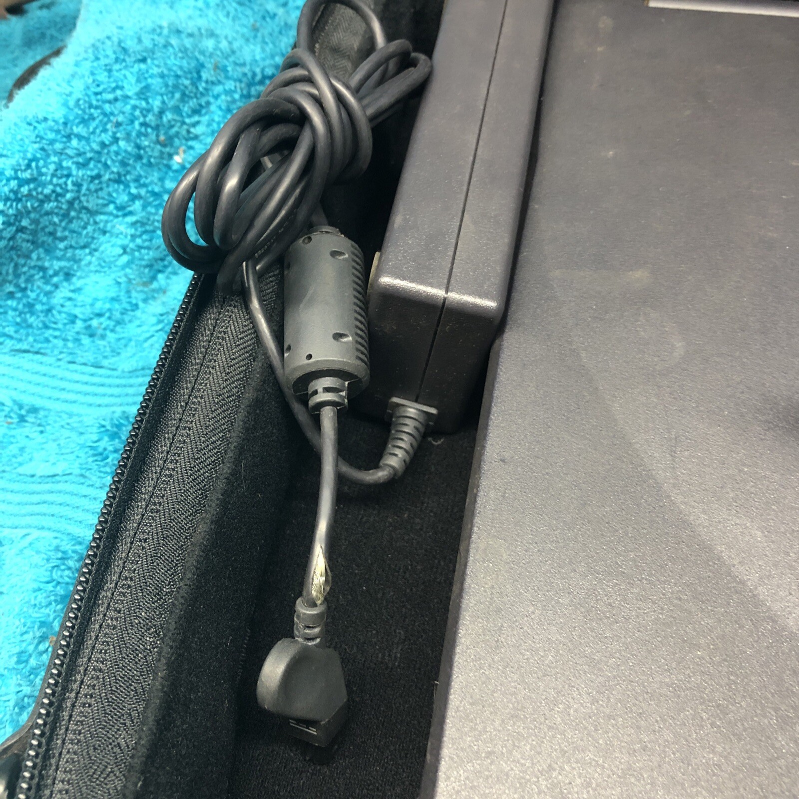 Dell inspirion 2650 laptop with bag and charger Pentium FOR parts