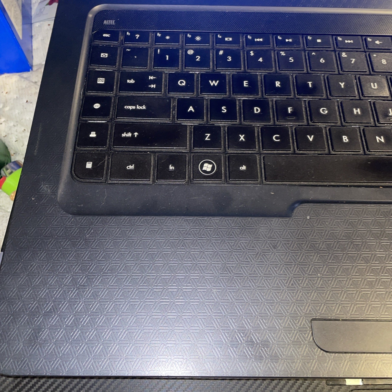 Hp G62 w 165 GB SSD And 8 Gb Ddr3 Linux Mint & Cooling Pad RGB Light And Charger
