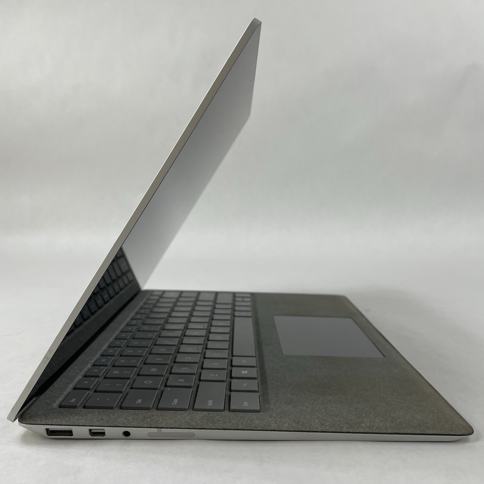 Microsoft Surface Laptop 13.3″ i5-7200U 2.50 GHz 8 GB RAM 256 GB SSD Windows 11