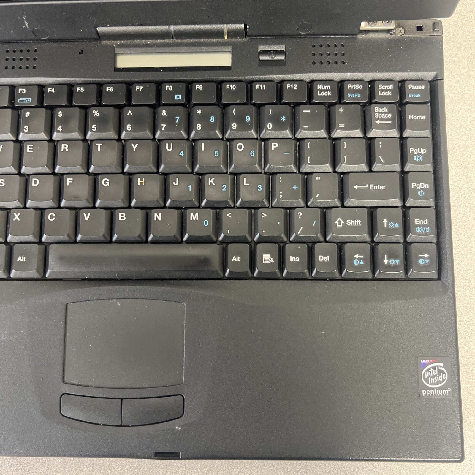 Dell Inspiron 3000 Laptop – Pentium – 256MB RAM – NO HDD – BAD BATT – READ