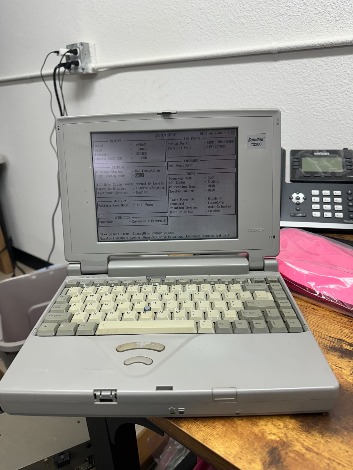 Toshiba T2100/260 Vintage Laptop Notebook 486SX 25MHz 4MB RAM -Tested