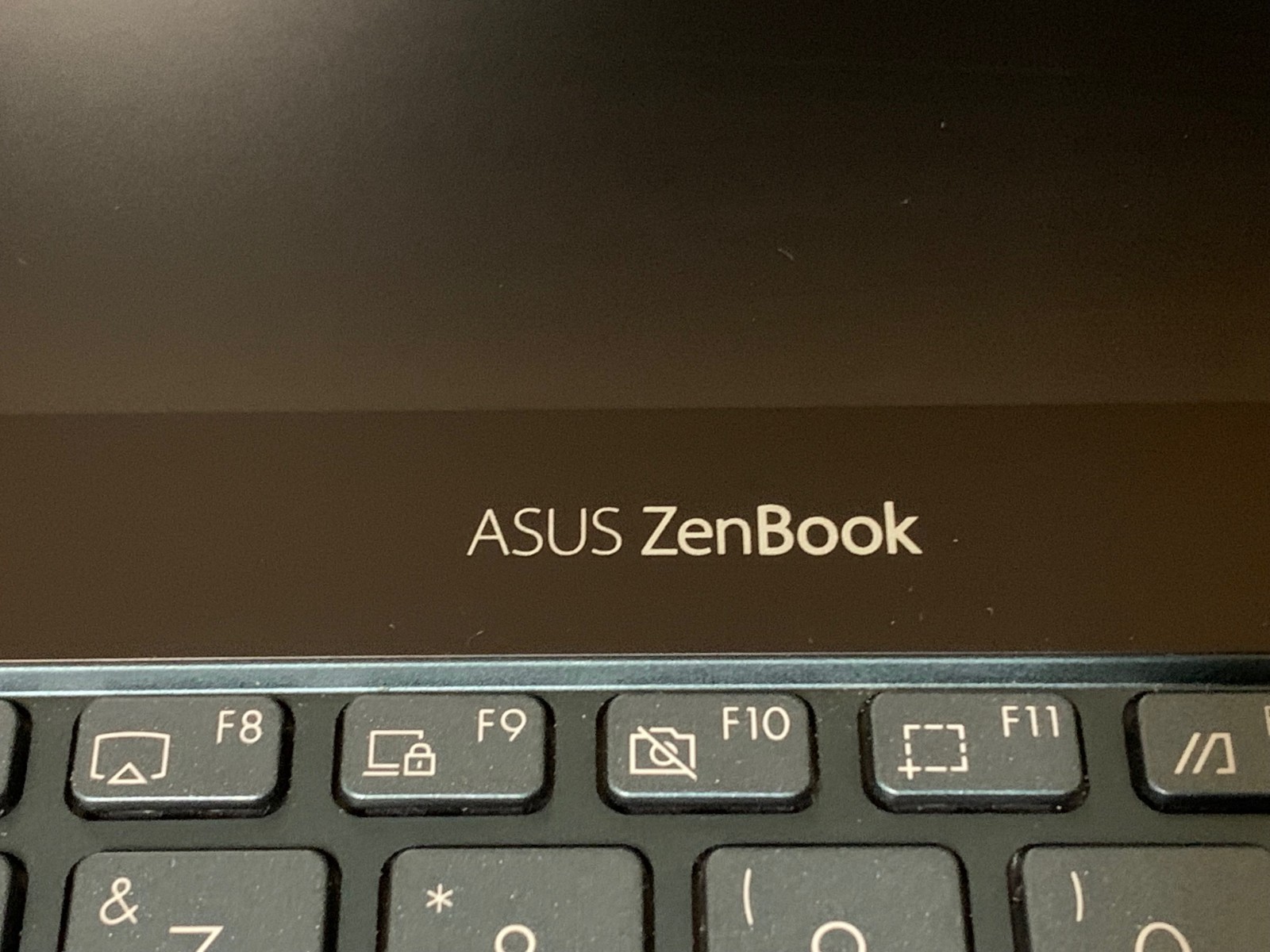 ASUS ZenBook Pro Duo 15.6″ 4K Touch Windows 11 i9 32GB RAM 1TB SSD RTX 2060