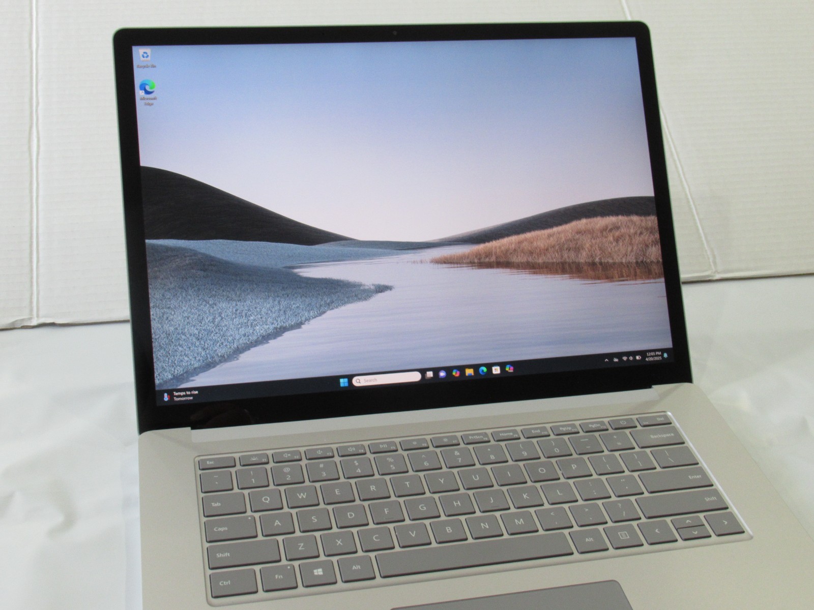 MS Surface laptop 3 Ryzen 5 2.10ghz 8gb 256ssd AMD Radeon Vega 9 Graphics