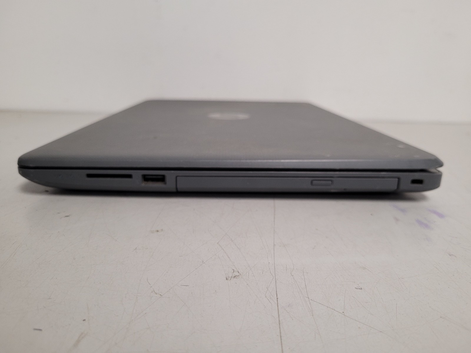 Hp laptop 15- bs0xx 15.6″ i3-7100u 2.4ghz 8gb ram 180gb ssd charger CND7201Q3X