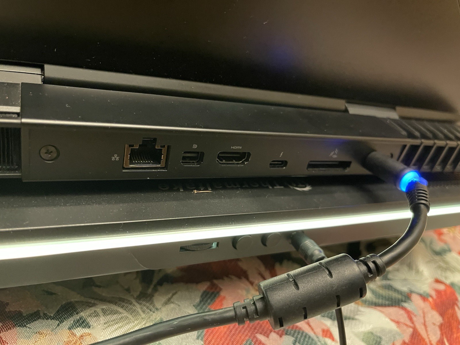 Alienware 17 R5 17in Gaming Laptop i7 8th Gen 16GB RAM GTX 1070 Win10