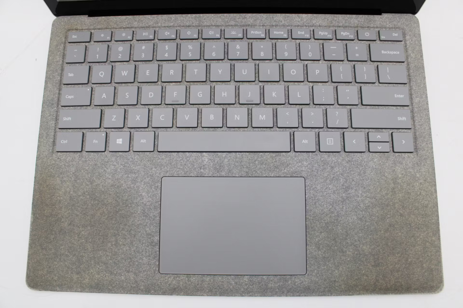 Microsoft Surface Laptop Used 13.5″ i7-7660U, 256GB NVMe, 8GB RAM
