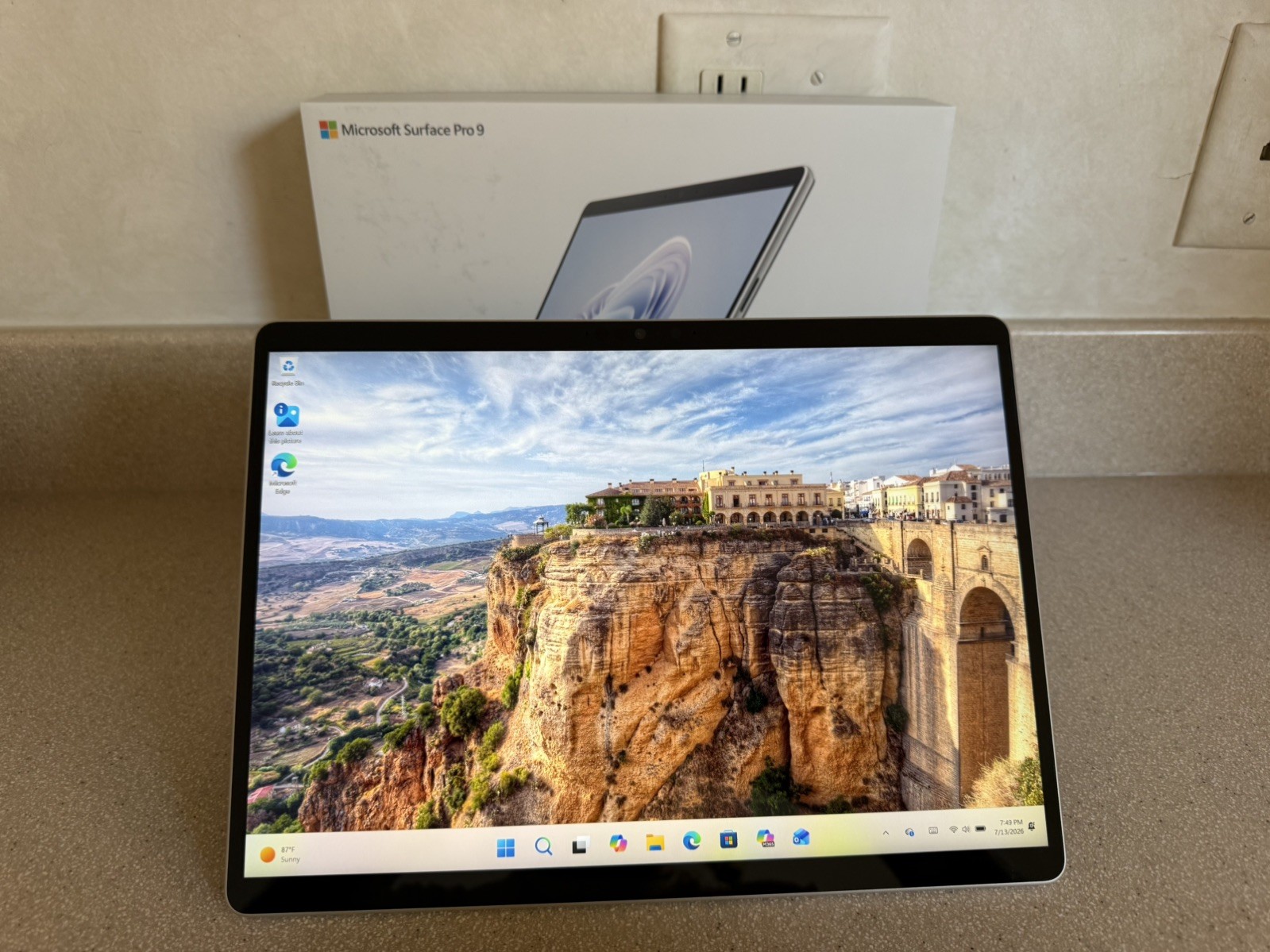 Microsoft Surface Pro 9 Core i5-1235U 8GB RAM 128GB Platinum