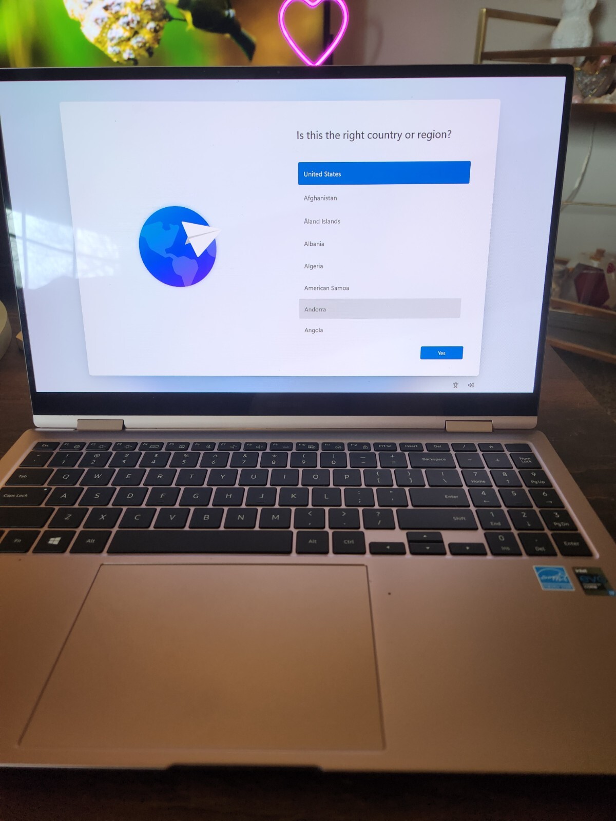 Samsung Galaxy Book Pro 360 2-in-1 Laptop 15.6″ FHD AMOLED Touchscreen (370 nits