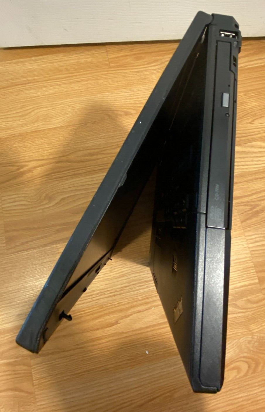 Lenovo ThinkPad R400 – Core 2DUO P8700 2.53GHz 2G – NO HDD/Caddy/Power/Battery