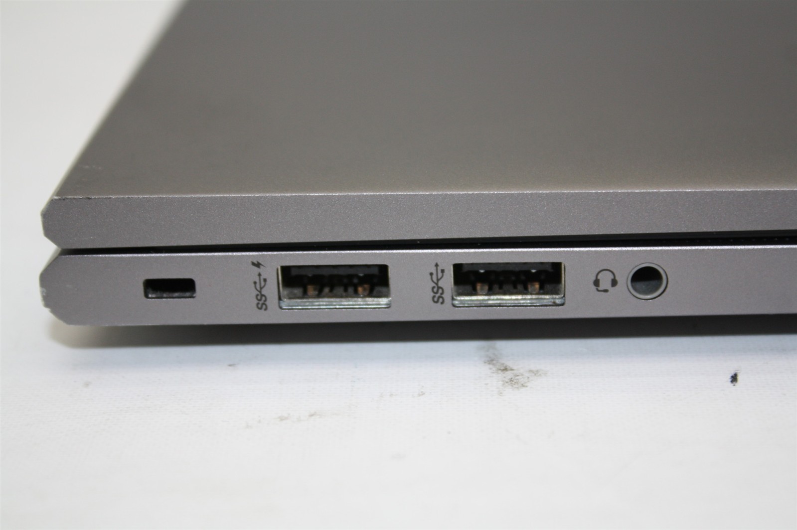 14″HP ZBook Firefly G8 Laptop i5-1145G7 2.60GHz RAM 16GB NVMe 256GB/Charger inc