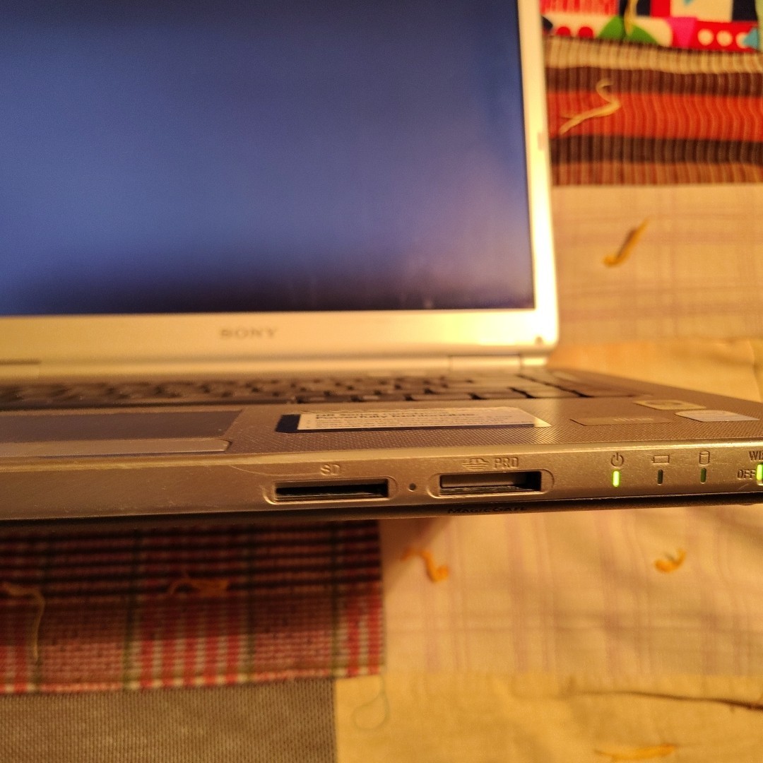 Sony VAIO Model PCG-7Z2L Silver 15.4″ Notebook Laptop – Powers On **READ DESC*