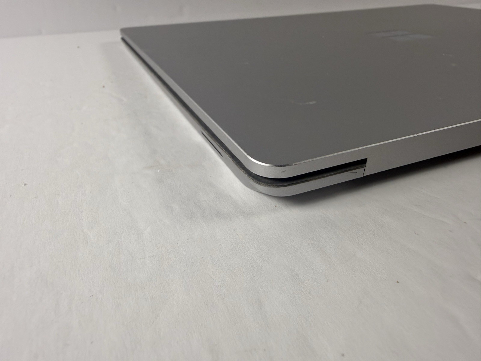 Microsoft Surface Laptop 5 13.5” 1950 Intel Core i7-1265U 16GB RAM 512GB NVME