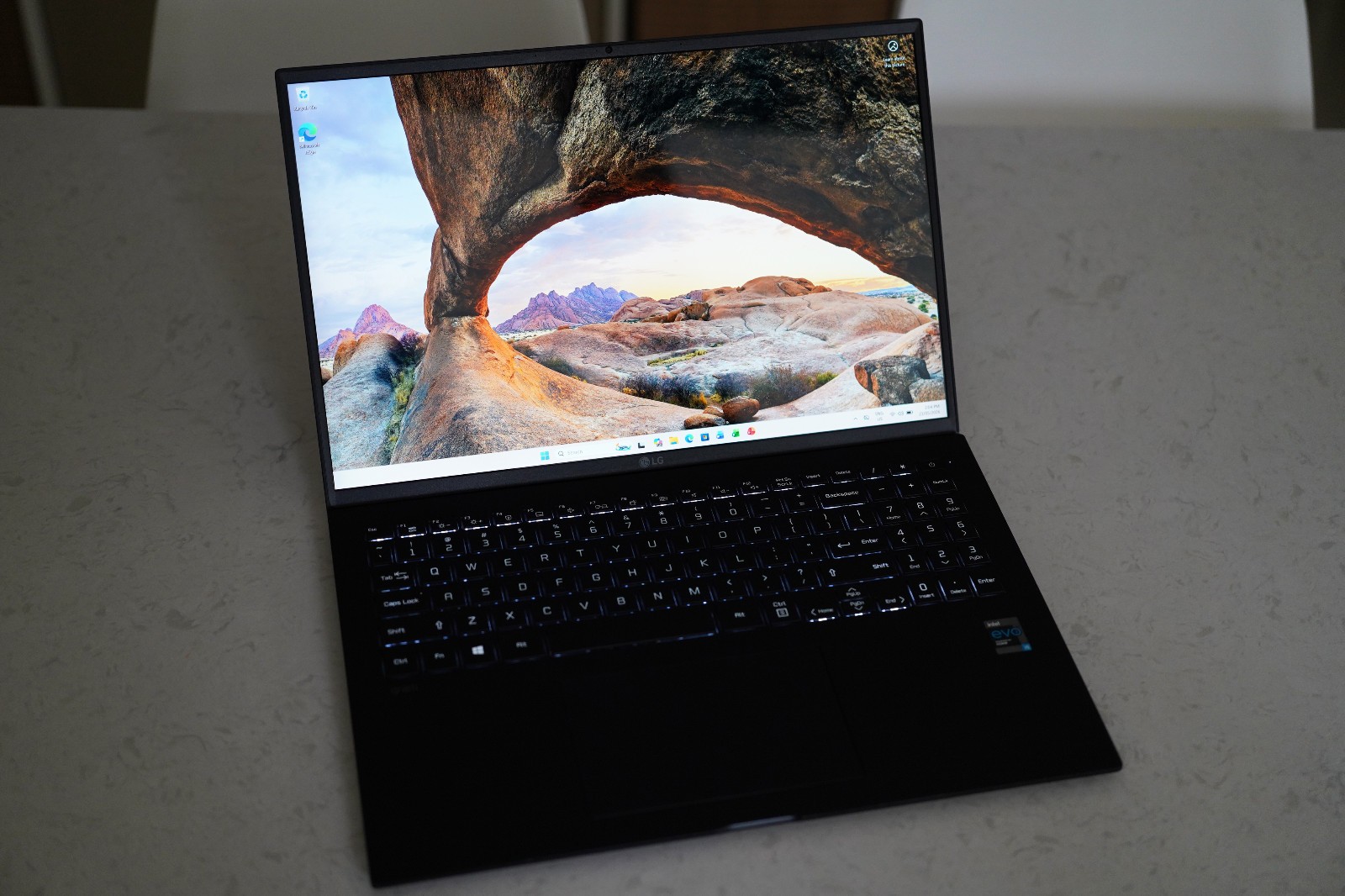 READ* LG Gram i5-1135G7 8GB DDR4 512GB or 1-2TB SSD 2K 16″ Lightweight Laptop