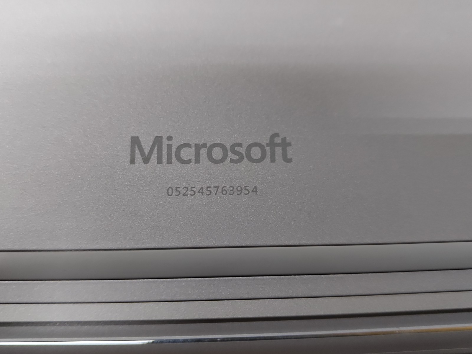 Microsoft Surface Book 1st Generation 13.5″ 128GB, Intel I5, 8GB RAM (FOR PARTS)
