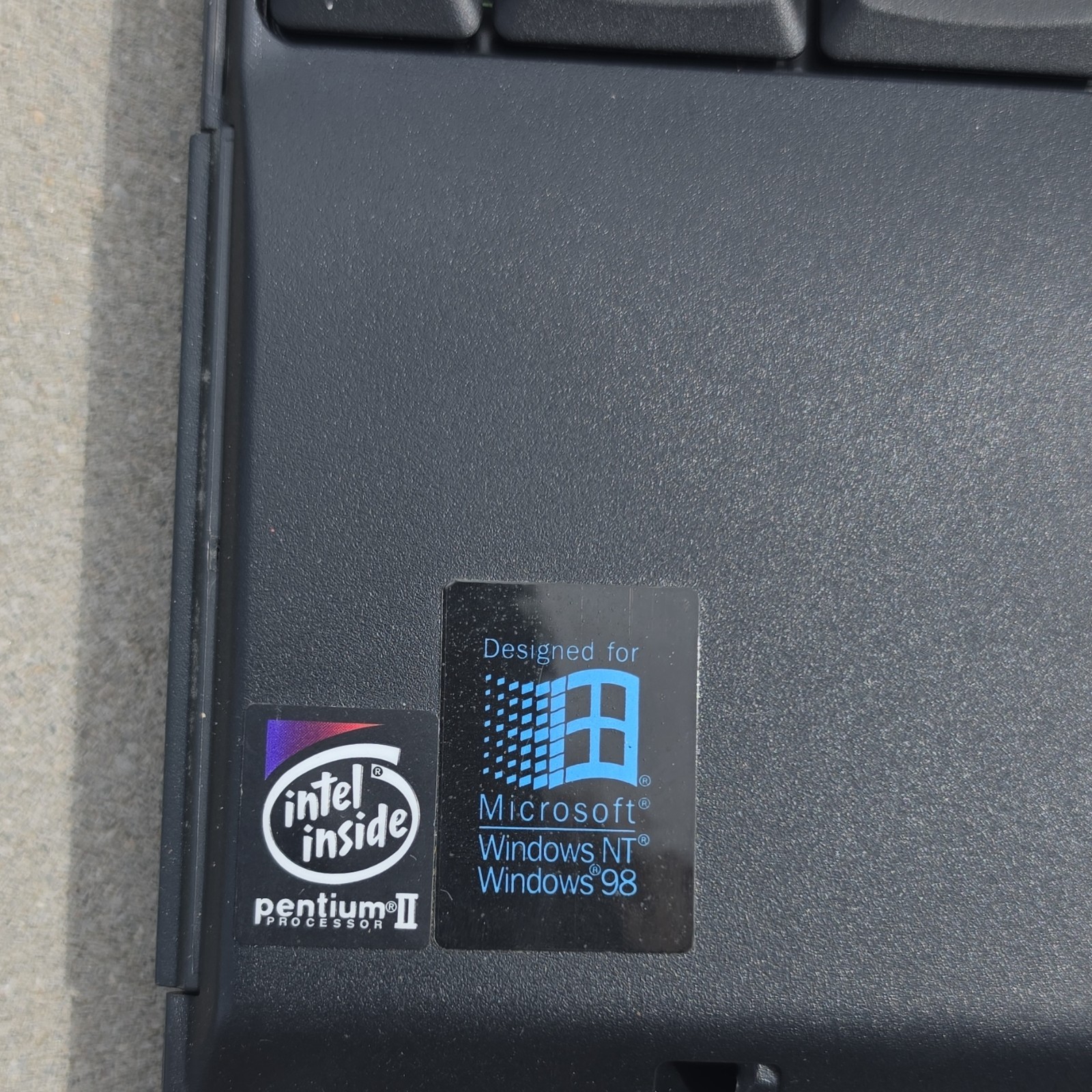 IBM ThinkPad 570 10.4″ Laptop Pentium II 333MHz 64MB Win98 missing keycaps