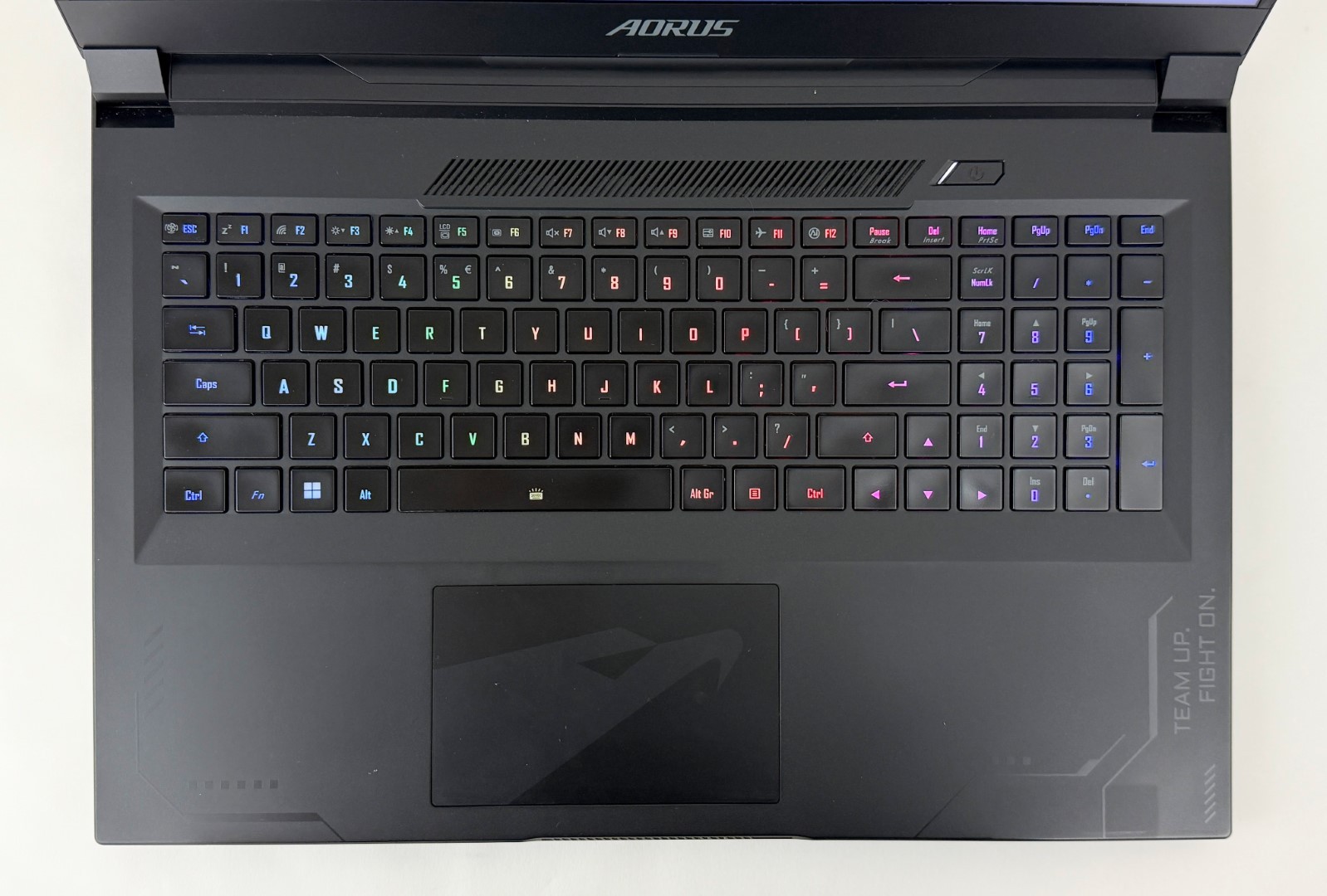 AORUS 17X AZF 17.3″ 2560×1440 240Hz i9-13950HX 32GB 2TB SSD RTX4090 W11H