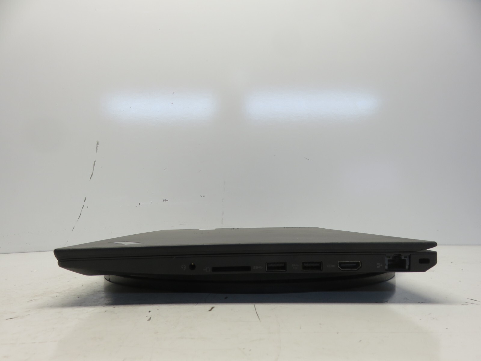 Lenovo ThinkPad T580 Intel i5-8350U 1.7GHz 8 GB NO HDD No Batt