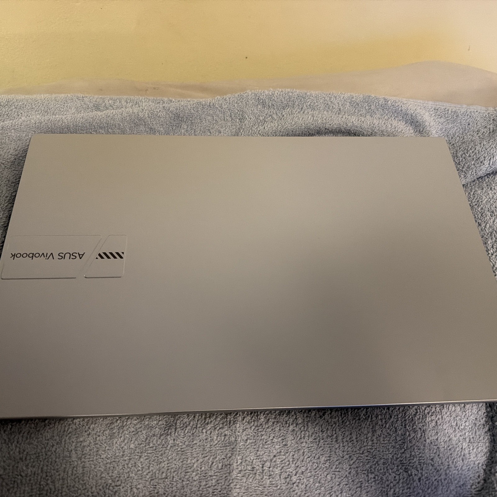 asus vivobook 15 F1504v