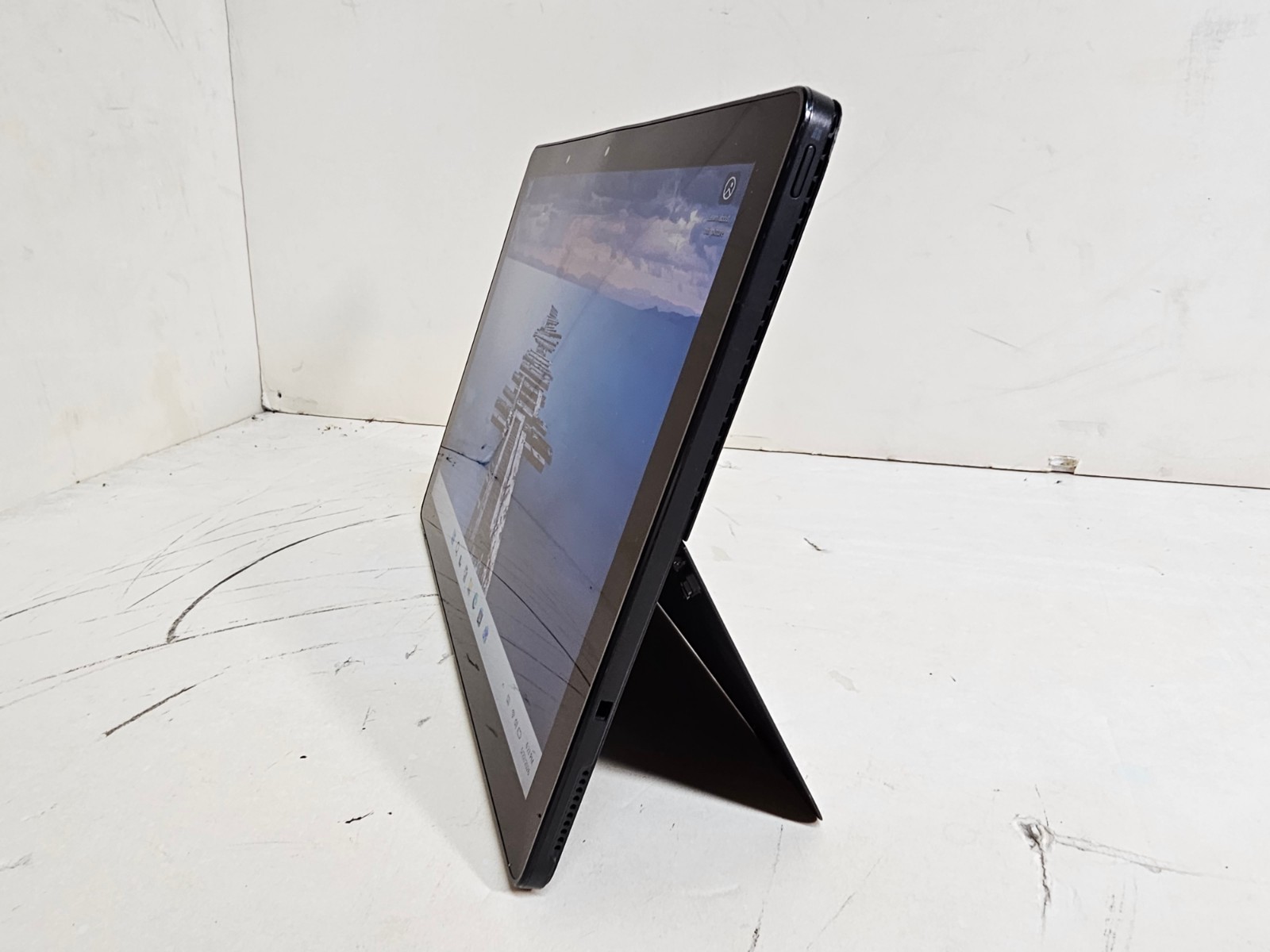 Dell Latitude 5290 Tablet – 1.7 GHz i5-8350U 8GB 256GB 12.5″ Touchscreen – SP1