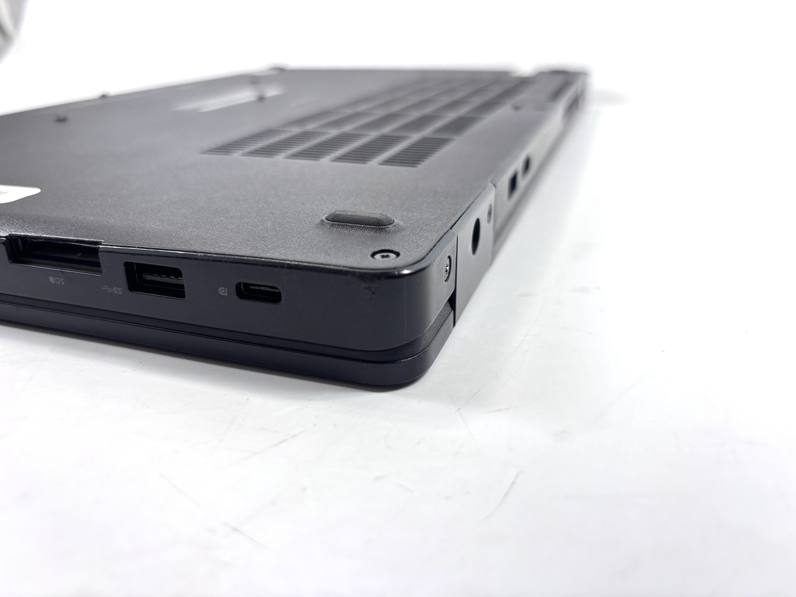 Dell Latitude 5580 – 15.6″ FHD, 2.8GHz i7, 16GB RAM, 256GB SSD, Windows 11