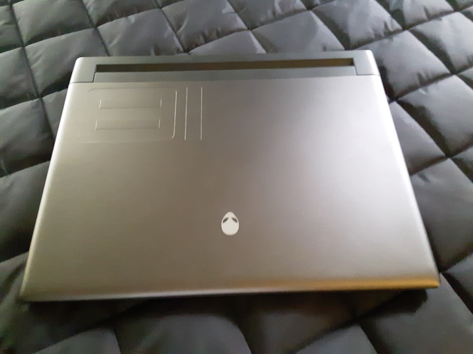 Alienware M18 R2 Gaming Laptop RTX 4070 / i7-14700HX/1TB SSD/16GB RAM