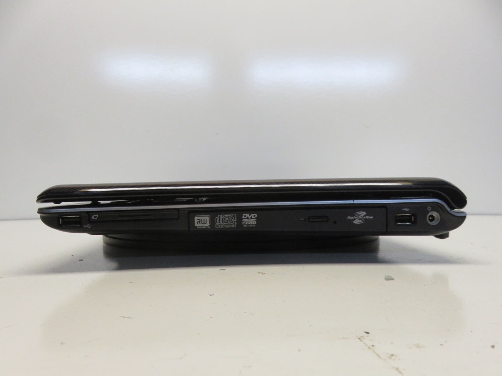 HP Pavilion DV9500 Laptop AMD Turion 64 X2 2GB NO HDD No Batt
