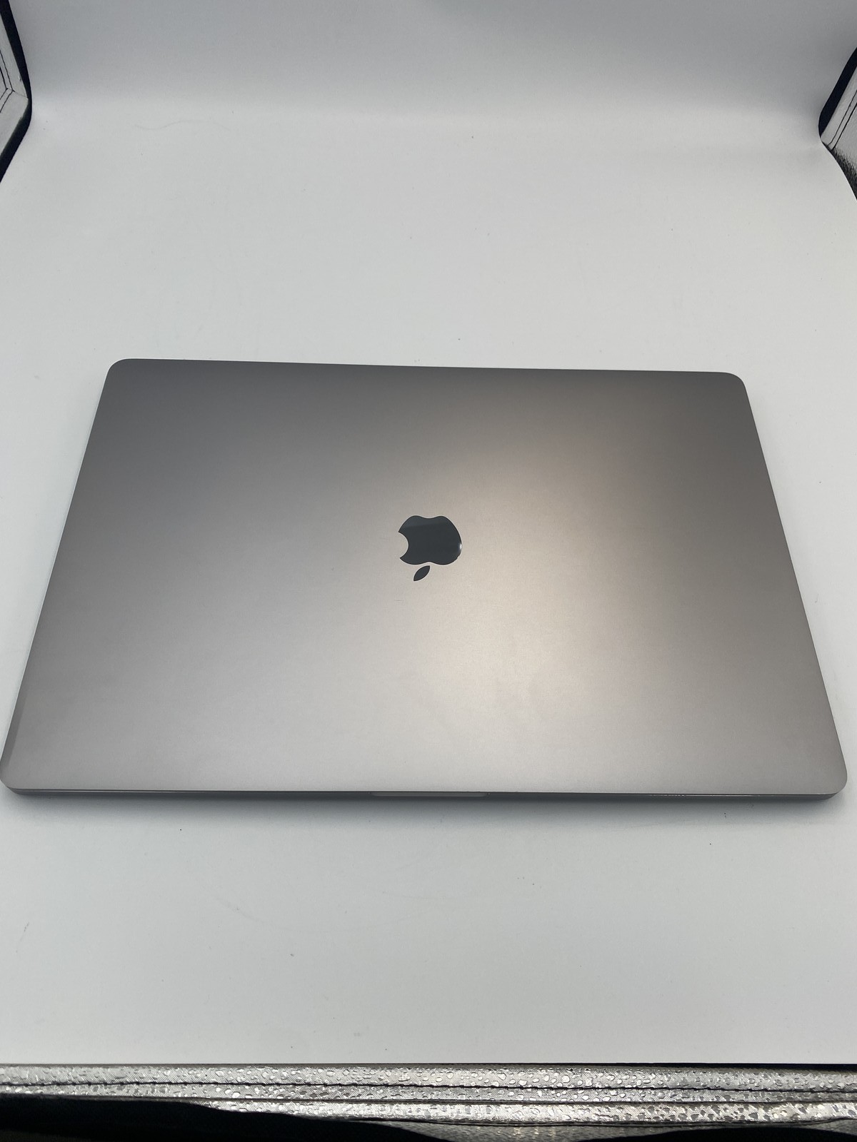 Apple A2141 (2019) i7 16GB RAM 512GB SSD
