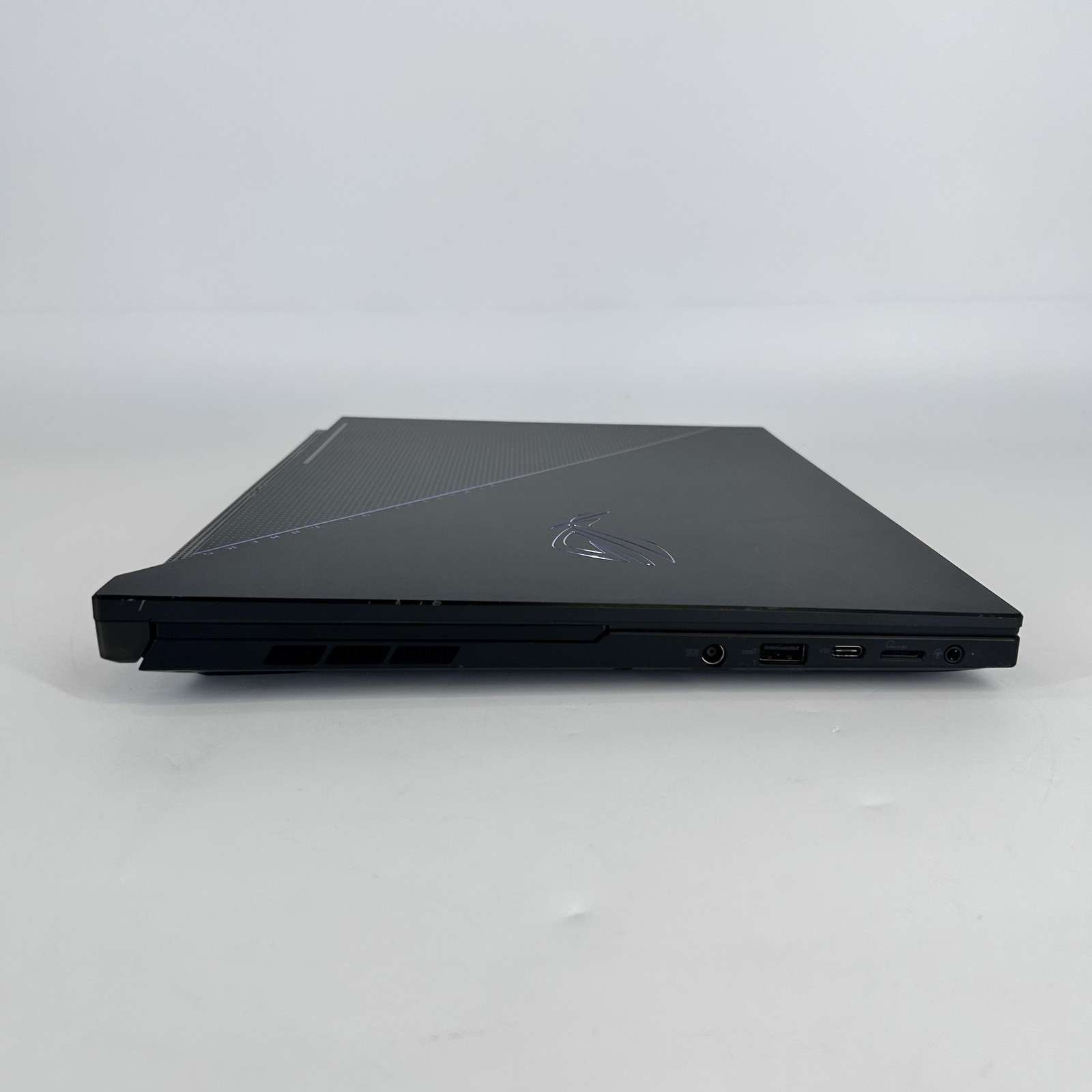 Asus ROG Zephyrus Duo 16 GX650 QHD+ 2.5 GHz Ryzen 9 7945HX 64GB 2TB SSD RTX 4090