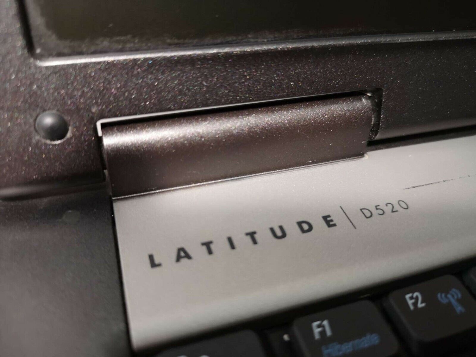 Dell Latitude D520 2GB RAM 160GB HDD 15inch 1024x768px 4xUSB FireWire Win XP Pro
