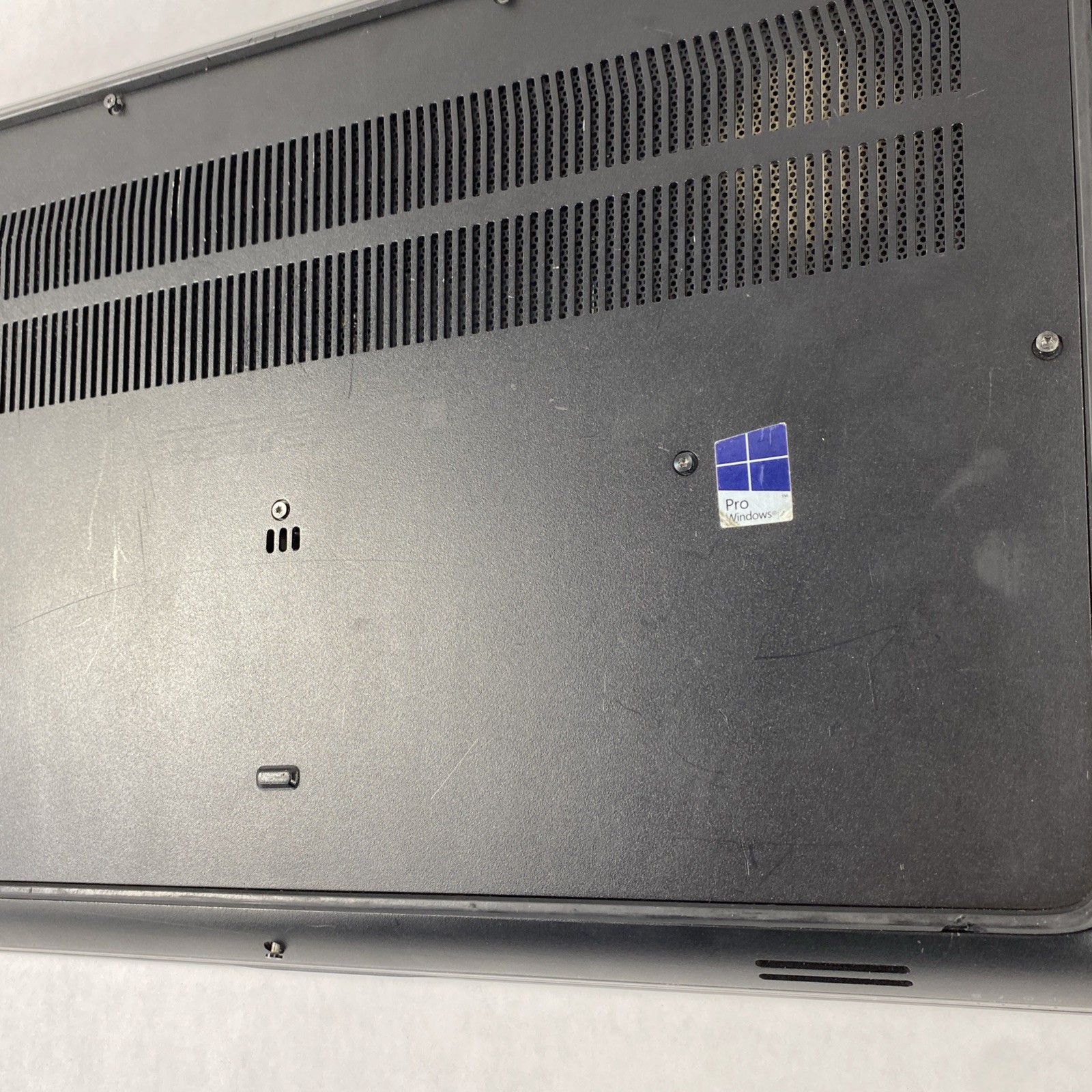 HP ZBook 17 G3 Xeon E3 1535M v5 2.90 GHz 16 GB RAM 17.3″ No Battery No HDD No OS