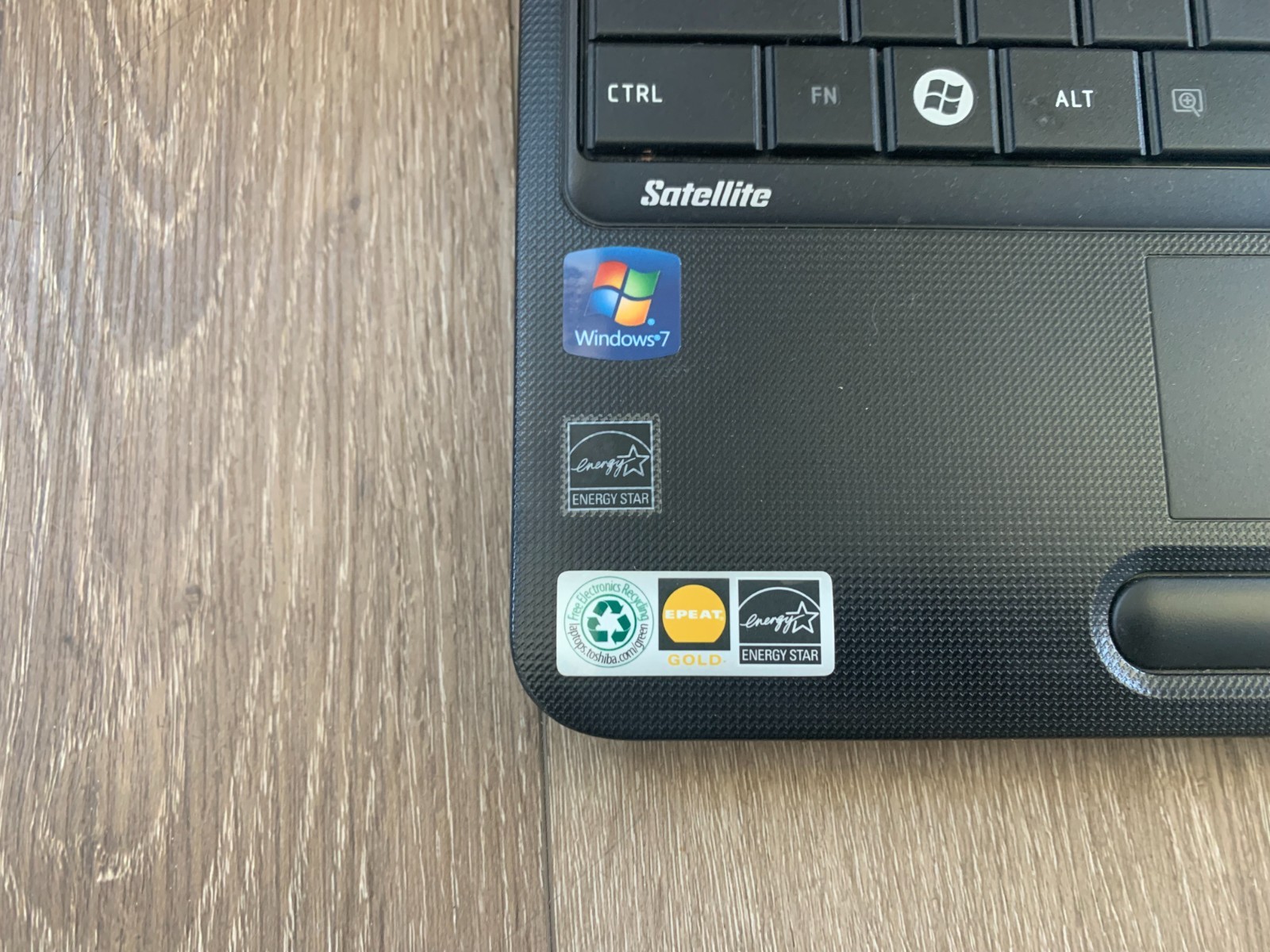 Toshiba Satellite C655-S5049 15.6″ Intel Celeron 900 2.20GHz 2GB RAM 250GB Win 7