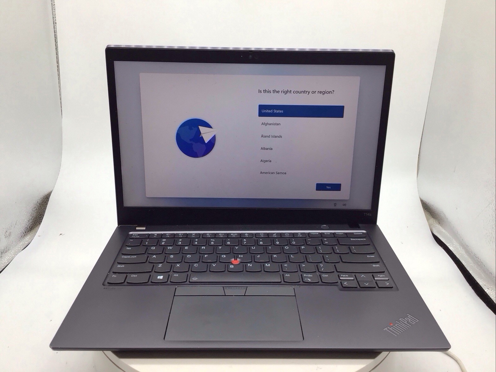 Lenovo ThinkPad T14s G2 14″ Laptop Ryzen 7 PRO 5850U 16GB RAM 512GB SSD W11P U R