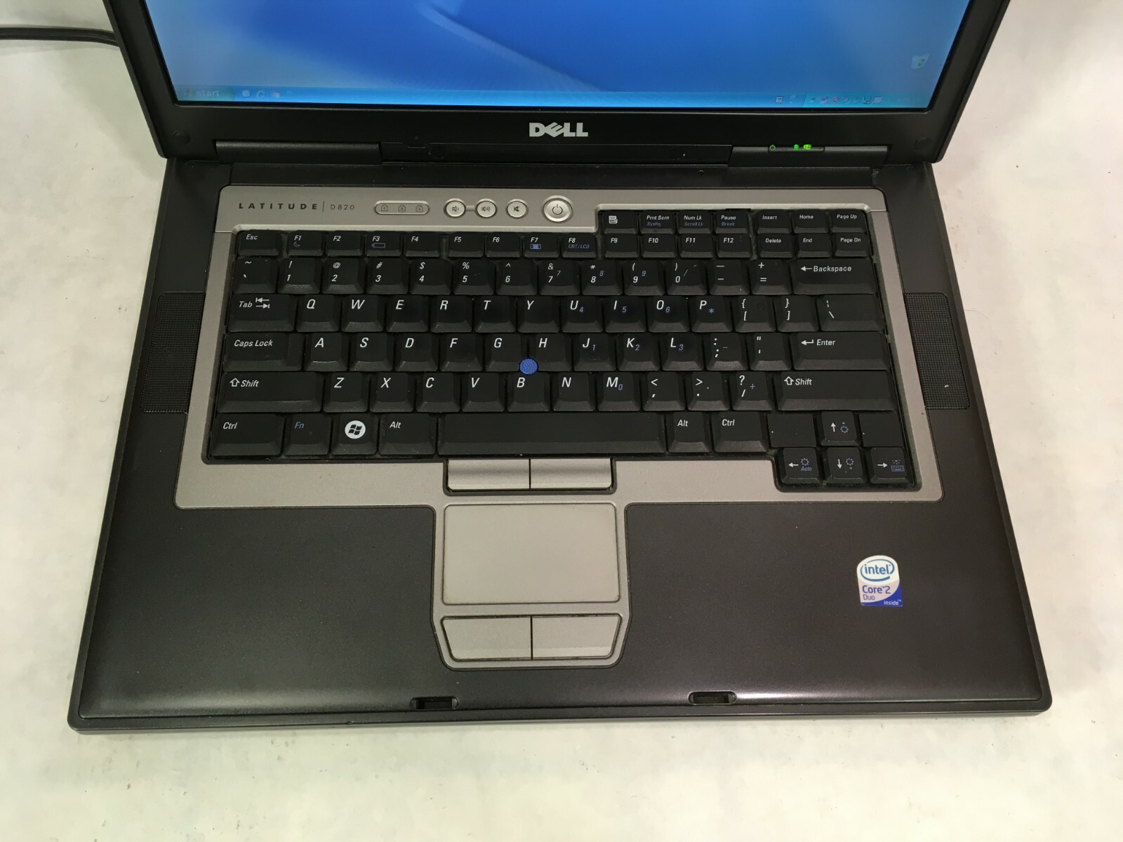 Dell D820 15.4″ Laptop Intel / 2GB / 80GB / Windows XP / WiFi / DVD / RS232