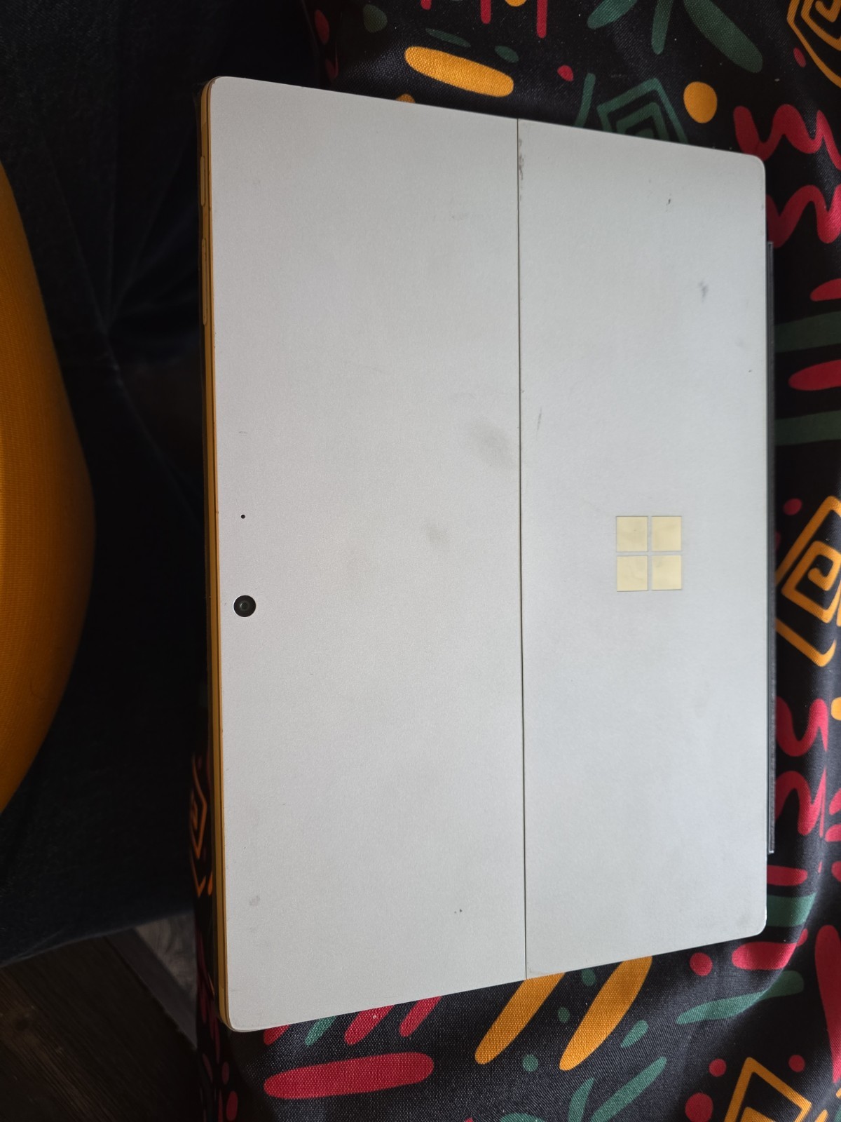 Microsoft Surface Pro 7+ 12.3″ – i5 2.40GHz/8GB/128GB w/Type Cover