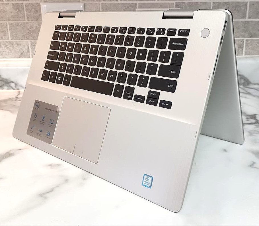 Dell Inspiron 7586 2 n 1 Touch S. i5-8265U, 16GB 512 M.2 SSD W10 Excell. Cond!