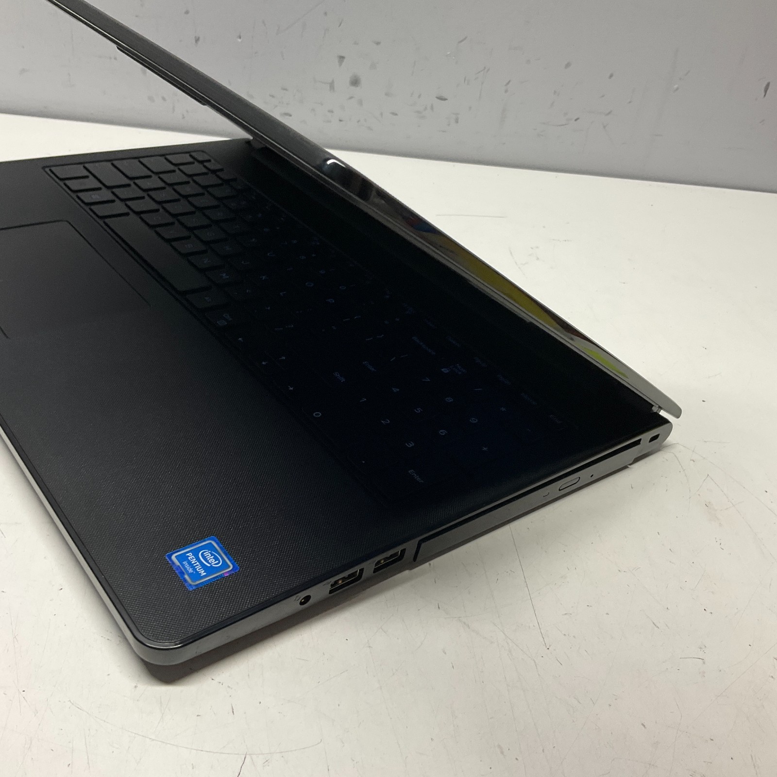 Dell Inspiron 15-3552: Pentium N3700 1.60GHz 4GB 100GB SSD Windows 10 Pro Laptop