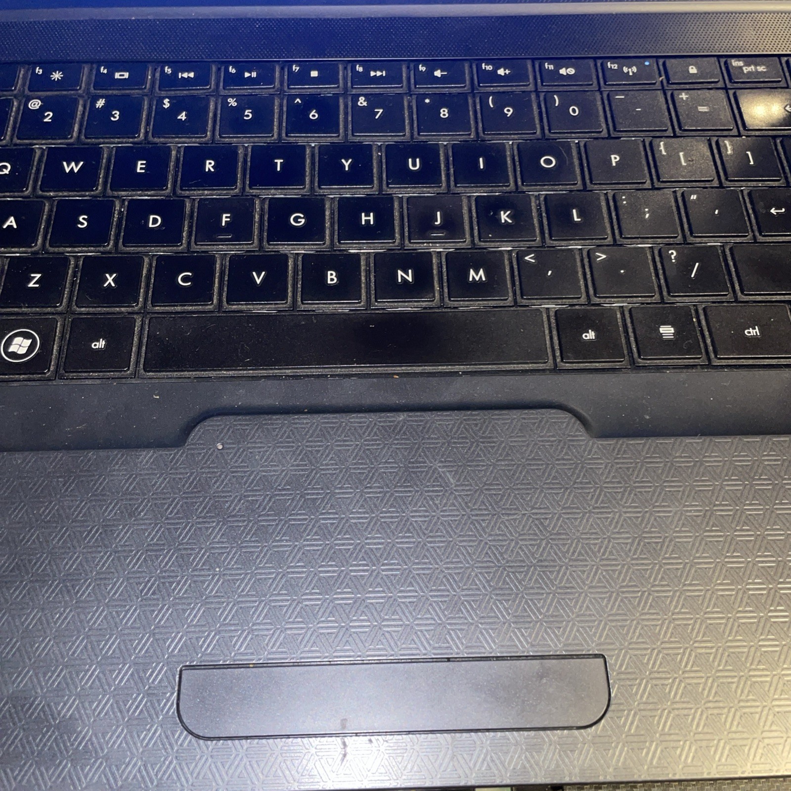 Hp G62 w 165 GB SSD And 8 Gb Ddr3 Linux Mint & Cooling Pad RGB Light And Charger