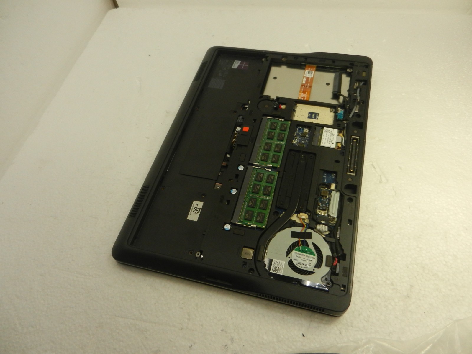 Dell Latitude E7440 CORE i5-4310U @ 2.0GHz / 16GB / NO HDD – MISSING BOTTOM !