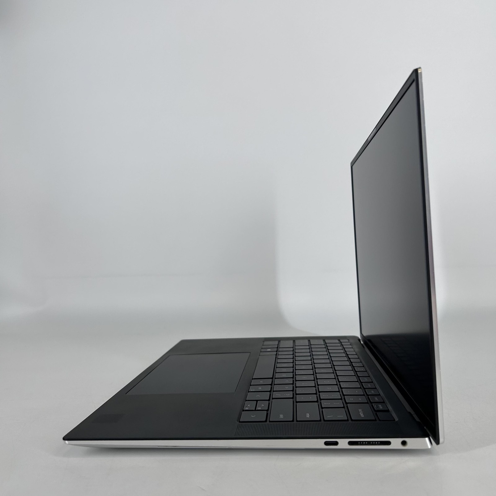 Dell XPS 15 9510 FHD+ i9-11900H 2.50GHz 32GB 1TB SSD RTX 3050 Ti WORN C KEY
