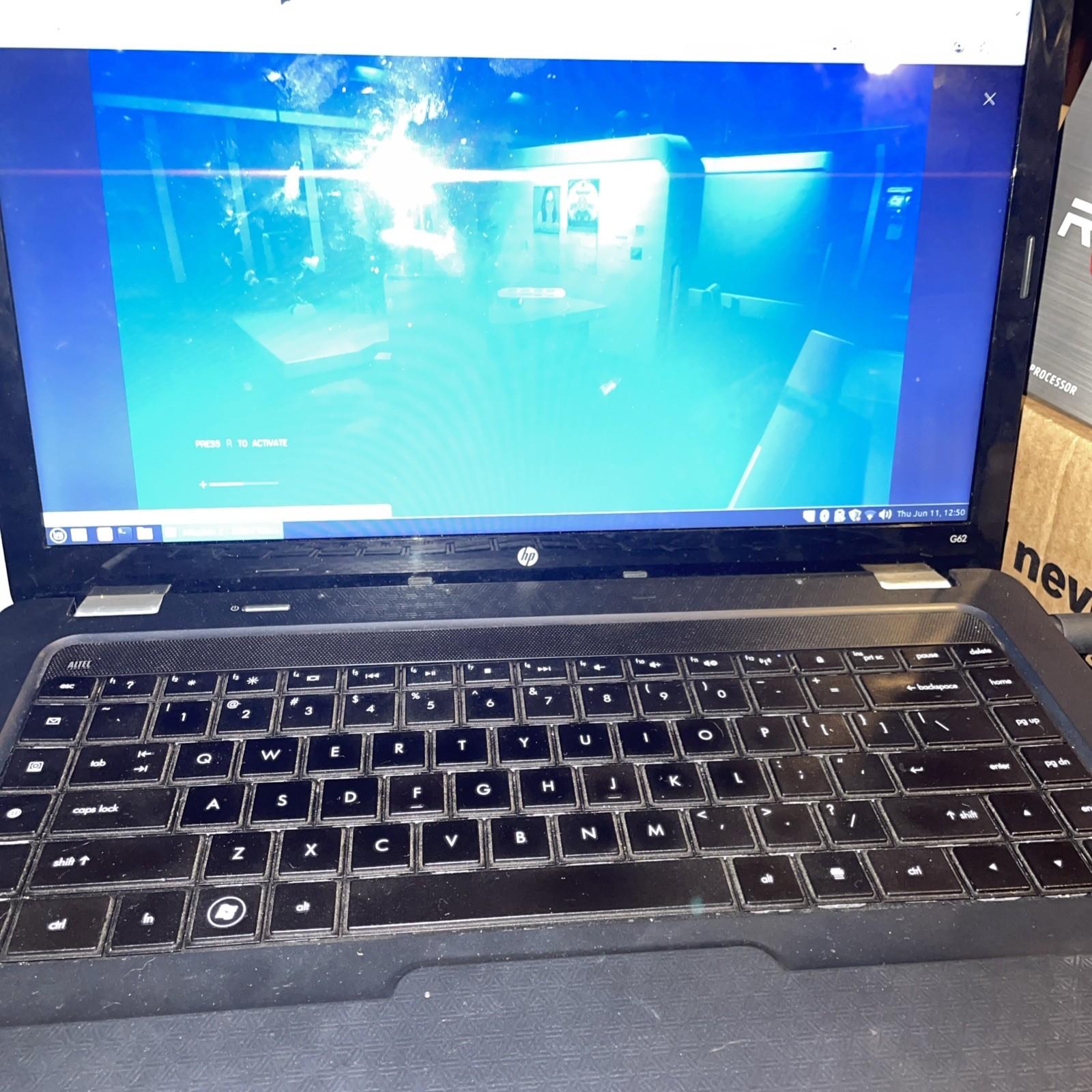 Hp G62 w 165 GB SSD And 8 Gb Ddr3 Linux Mint & Cooling Pad RGB Light And Charger